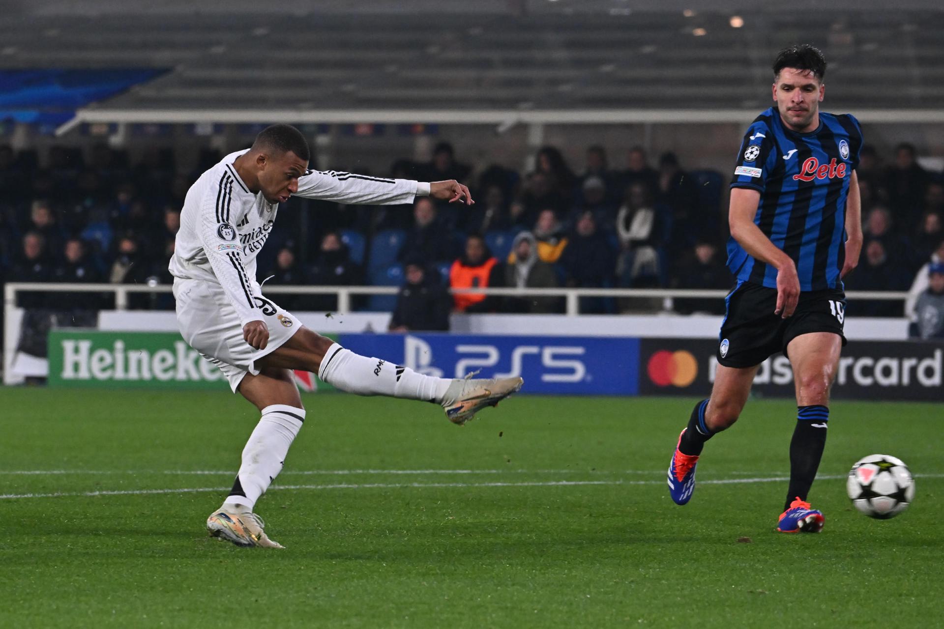 Kylian Mbappé logra el 0-1 durante el partido de la UEFA Champions League. /EFE