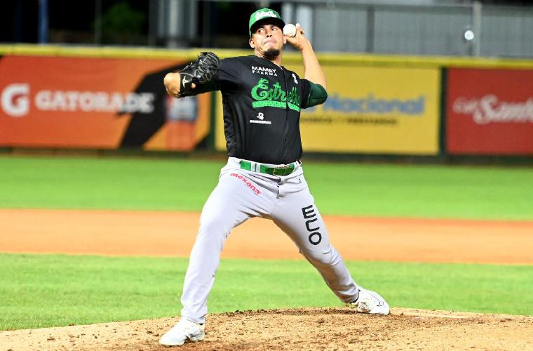 Andy Otero, lanzador panameño que juega para las Estrellas Orientales del béisbol profesional de República Dominicana. 