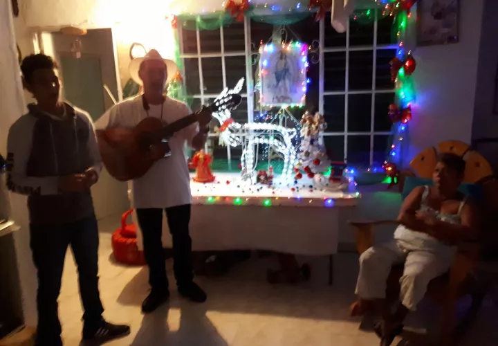 Usualmente se aprovecha la madrugada del 8 de diciembre para agasajar a las madres con una serenata. 