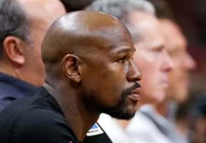 Floyd Mayweather busca concretar otro gran evento./Ap