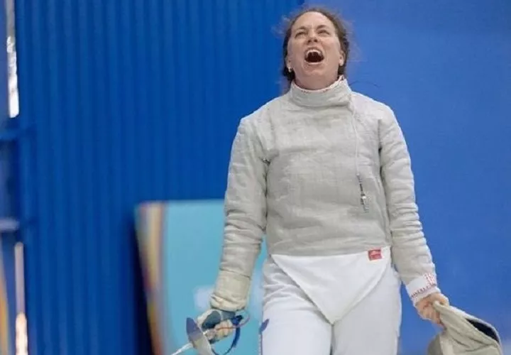 Eileen Grench celebra uno de sus triunfos en la especialidad del sable femenino (esgrima) en la jornada de ayer de los Juegos Suramericanos. Foto: COP