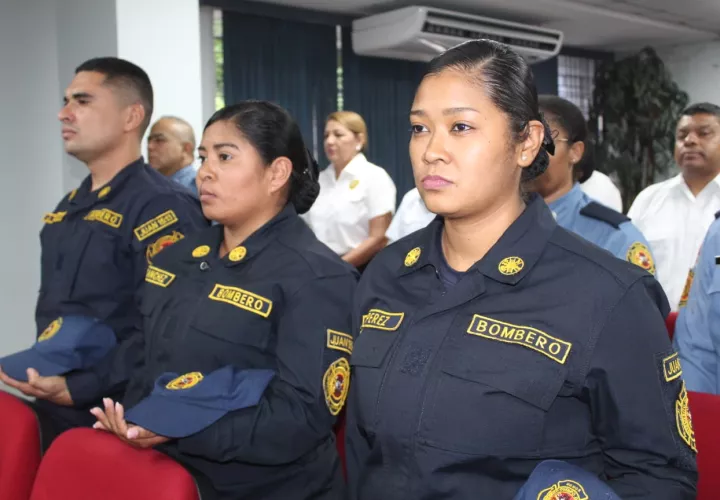 Estudiantes de Bomberos