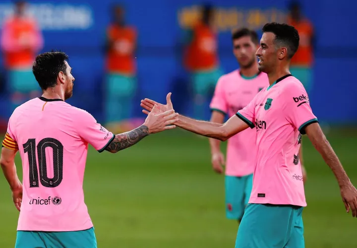  Lionel Messi (i) y Sergio Busquets (d). /Foto: EFE