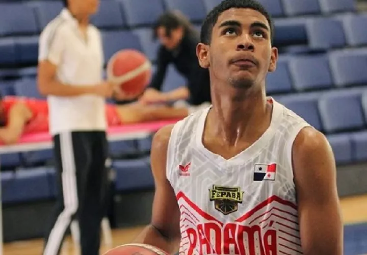 El colonense Luis Córdoba, del Colegio Abel Bravo, forma parte de la Selección U-15 de Baloncesto de Panamá. Foto: Fepaba